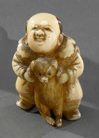 JAPON - Epoque MEIJI (1868-1912) 
Petit enfant s'amusant avec un ourson, netsuké...