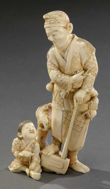 JAPON - Epoque MEIJI (1868-1912) 
**Homme à la pipe et son enfant tenant une tortue,...