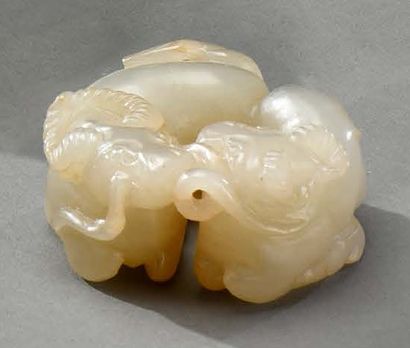 CHINE - Vers 1900 
Circular white jade subject representing two goats facing each...