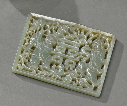 CHINE - Début du XIXe siècle 
Square-shaped celadon jade amulet with single-faced...