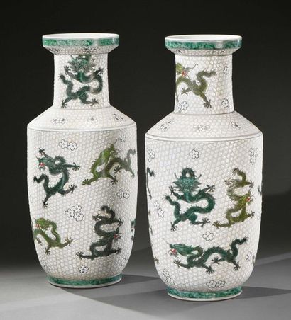 CHINE - XIXe siècle 
Rare and large pair of bamboo-shaped porcelain vases, decorated...