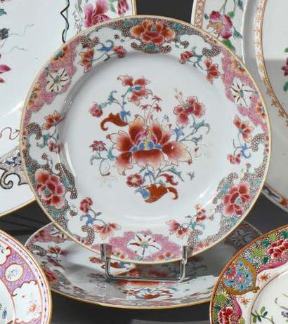 CHINE, Compagnie des Indes - XVIIIe siècle 
Four porcelain plates Pink Family decorated...