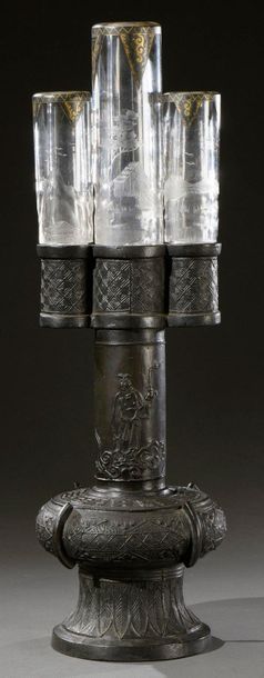 ESCALIER DE CRISTAL - Vers 1900 
Ritual Chinese Taoist vase in patinated bronze,...