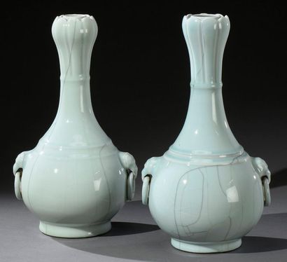 CHINE - Début du XXe siècle 
Pair of celadon-coloured cracked stoneware vases in...
