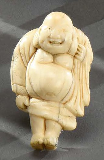JAPON - Fin d'époque EDO (1603-1868) 
**Daikoku son sac sur le dos, netsuké en ivoire
H....