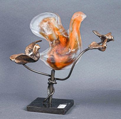 null Yves LOHE (1947)
Colombe en pâte de verre colorée entourée de trois oiseaux...