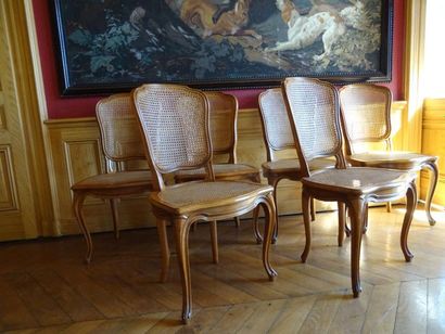 null Suite de six chaises cannées
H. 93 cm - L. 50 cm - P. 44 cm
Travail moderne...