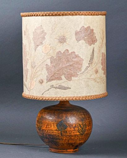 null Jacques BLIN (1920 - 1995) 
Pied de lampe de forme boule en céramique émaillé...