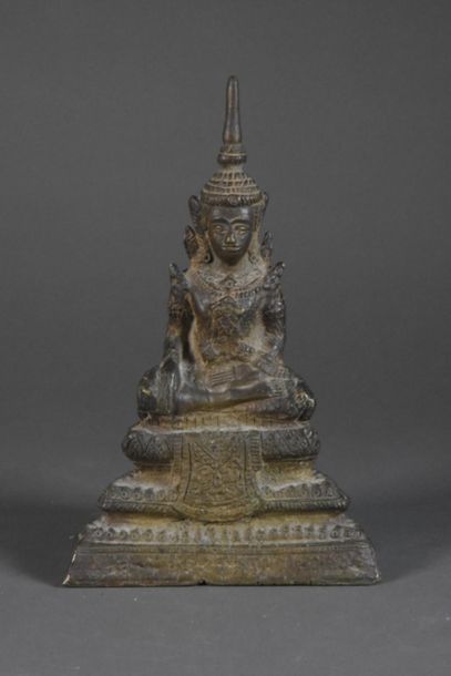 null BIRMANIE - Fin du XIXe siècle
Déesse assise sur une stupa en position de méditation,...