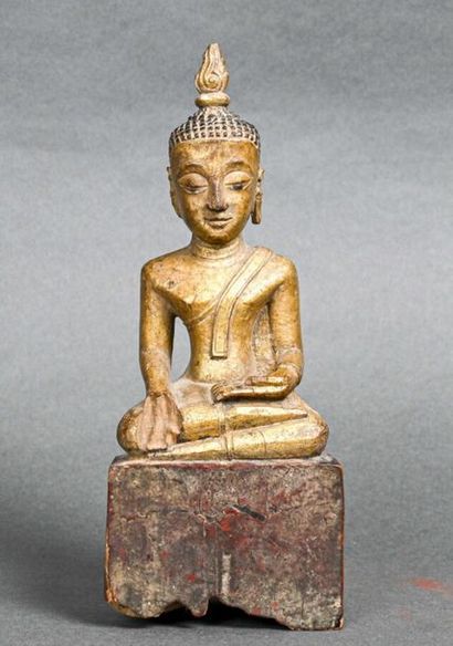 null BIRMANIE - Début du XXe siècle
Bouddha en bois sculpté, position en tailleur...