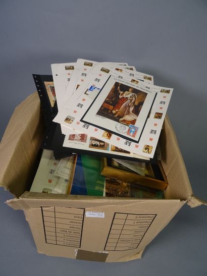 null Thematic collection on Napoleon I. Together in a large cardboard box with thousands...