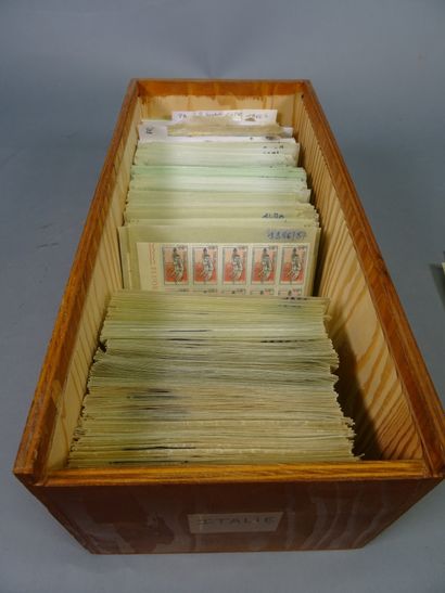 null Stock of mint stamps from Italy, mainly between 1960 and 1999. They are classified...