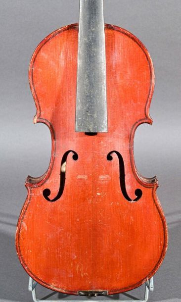 null Violon 3/4 portant une étiquette de Blaise à Mirecourt. Fond deux pièces 338...