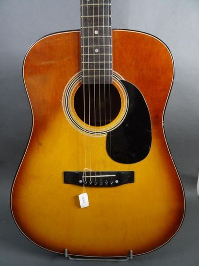 null Guitare folk Hondo II, faite vers 1970. A régler