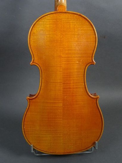 null Violon 3/4 copie Stradivarius faite à Mirecourt au début du XXe siècle. Fond...
