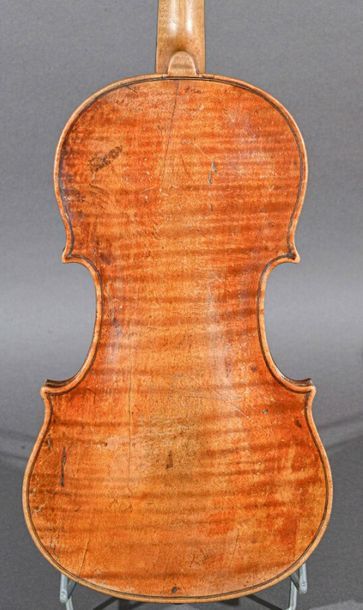 null Intéressant violon 7/8e portant une étiquette d'Amati 1630 et une étiquette...