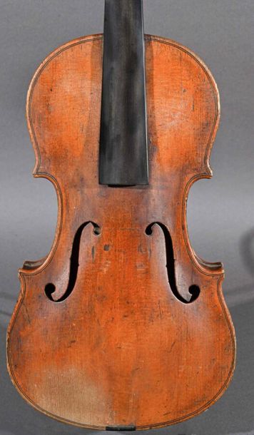 null Intéressant violon 7/8e portant une étiquette d'Amati 1630 et une étiquette...