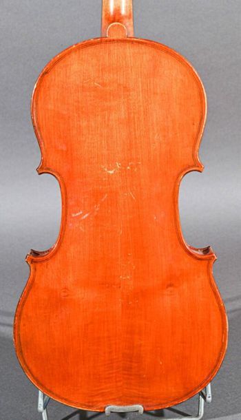 null Violon 3/4 portant une étiquette Stradivarius, fait à Mirecourt au début du...
