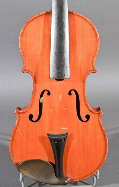 null Violon 3/4 portant une étiquette Stradivarius, fait à Mirecourt au début du...