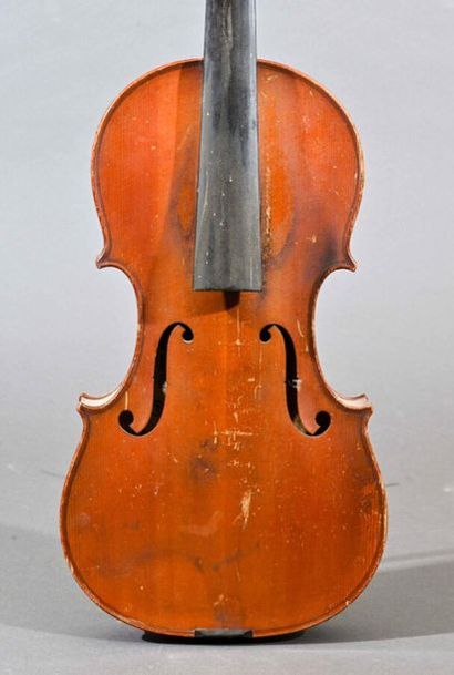 null Violon fait main au début du XXe siècle à Mirecourt, portant une étiquette Stradivarius....