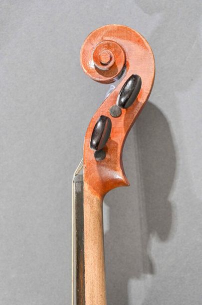null Violon 3/4 fait à Mirecourt vers 1930, portant étiquette de Stradivarius. Fond...
