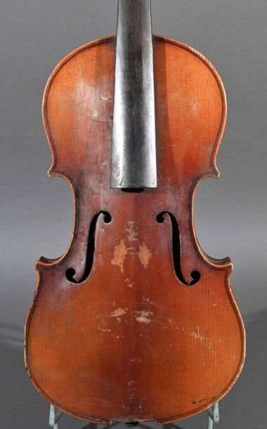null Violon allemand fait vers 1900, copie Stradivarius. Fond deux pièces 360 mm
Deux...
