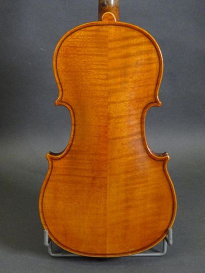 null Joli violon demi vieux Mirecourt, fait vers 1870. Fond deux pièces 295 mm. Très...