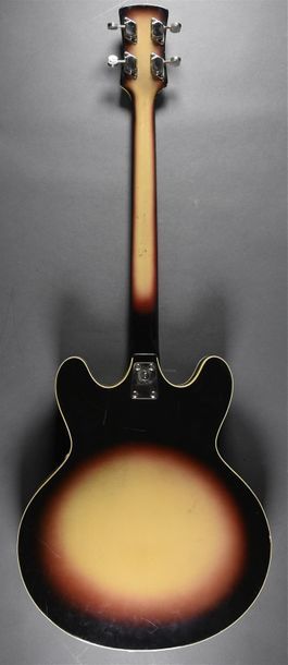 null Guitare demi-caisse basse, de marque ALEXIS SUPER 2
A réviser