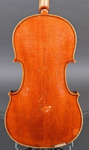 null Violon français anonyme fait à Mirecourt vers 1900. Fond deux pièces 360 mm
Réparation...