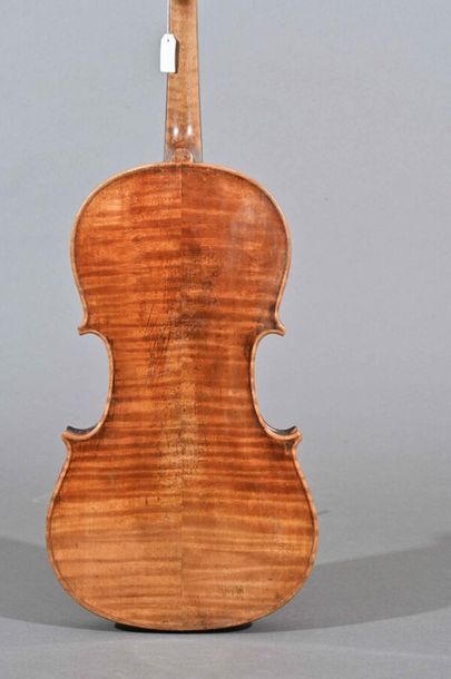 null Violon fait à Terezin par Frantisek Zalud année 1894. Fond deux pièces 357 mm
Chevilles...