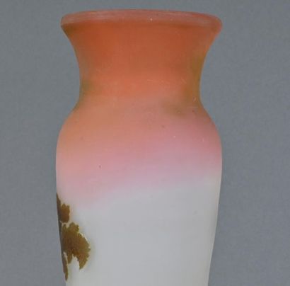 null Établissements GALLÉ (1904-1936)
Paysage lacustre
Vase cornet sur base en débordement...