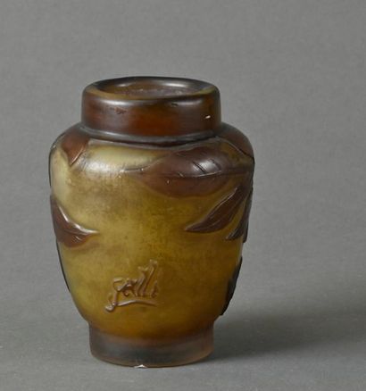 null Établissements GALLÉ (1904-1936)
Glycine
Vase balustre à col annulaire.
Épreuve...