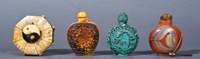 null CHINE - XXè siècle
Trois flacons à tabac l'un en agate, un autre en laque turquoise...