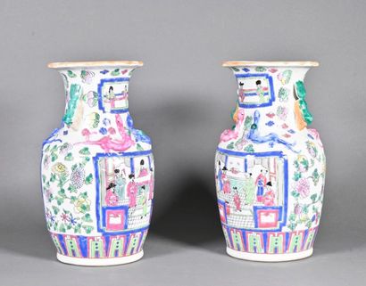 null CANTON - Dans le goût du XIXè siècle 
Paire de vase en porcelaine
H. 36 cm