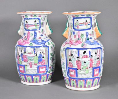 null CANTON - Dans le goût du XIXè siècle 
Paire de vase en porcelaine
H. 36 cm