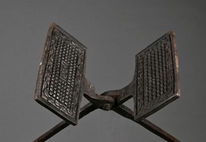 null Wrought iron waffle iron centered of the date 1721
18th century
L. 82 cm