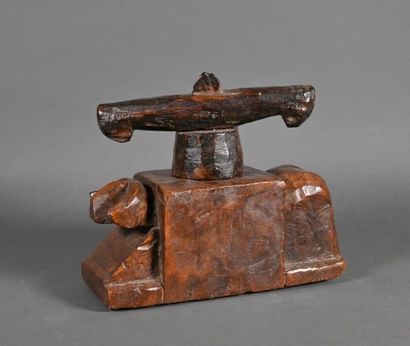 null Monoxyl zoomorphic press in the shape of a cow?
Late 19th century - Early 20th...