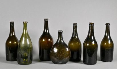 null Set of seven antique brown glass bottles of various shapes 
18th century
H....