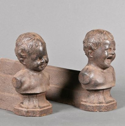 null People laughing, people crying
Pair of cast iron caterpillars
H. 20 cm W. 28.5...