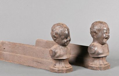 null People laughing, people crying
Pair of cast iron caterpillars
H. 20 cm W. 28.5...