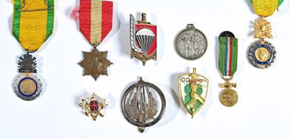 null FRANCE
Lot de médailles et d'insignes civiles et militaires
Médailles militaires,...