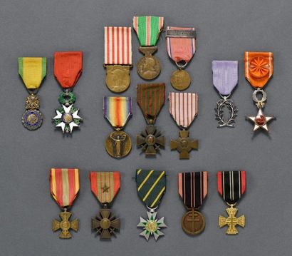 null FRANCE
Tableau de médailles 1ere et Seconde Guerre Mondiale
13 médailles taille...