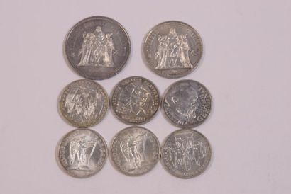 null Lot de huit pièces en argent comprenant:
- une pièce de 10 francs Hercule, 1967,...