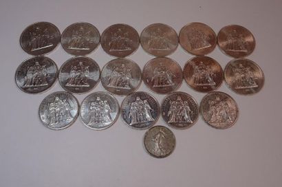 null Lot de dix-huit pièces en argent composé de : 
- douze pièces de 50 Francs Hercule...