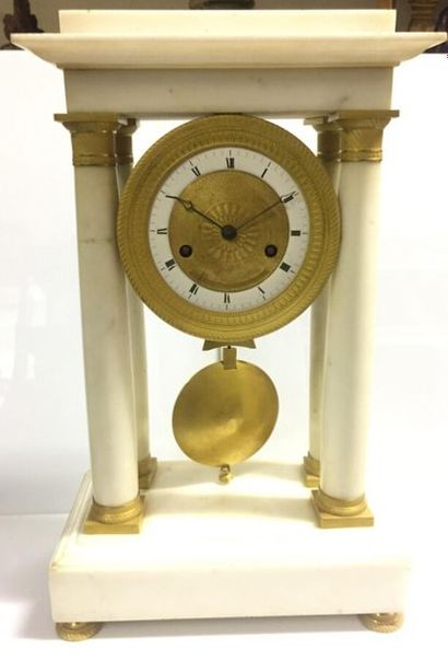 null "Portico clock in white marble. Louis Philippe period. Height 46 cm."