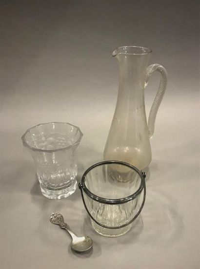 null "A carafe, a vase and an ice cream set H. carafe: 35 cm - H. vase: 17 cm - H....