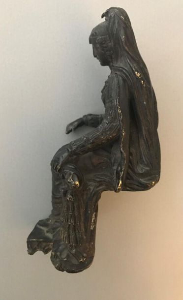 null "Figurine troubadour, seated woman Bronze H. 12 cm "