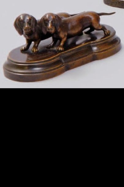 null ANONYMO Couple of basset hounds Proof in bronze with dark brown patina On a...