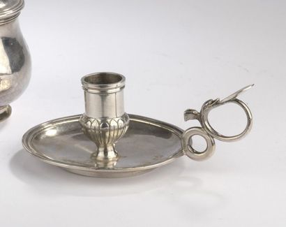 null Candlestick in plain silver, the tap with engraved decoration of alternating...