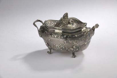 null Sugar bowl covered in silver decorated in repoussé with cartridges, friezes...